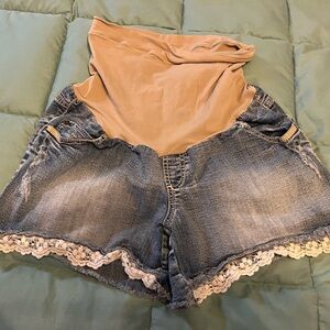 Large maternity jeans short